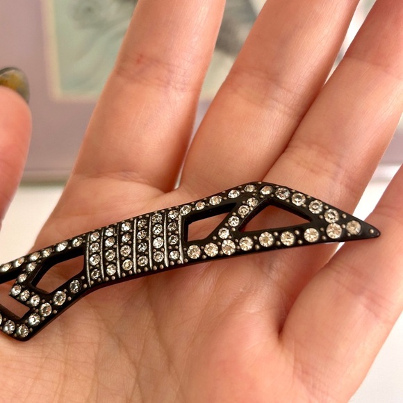 Art Deco Rhinestone Bow Brooch – Late 1920s to 1930s Celluloid Plastic Pin - Picture 3 of 7